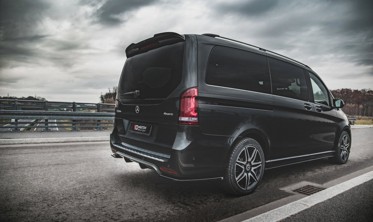 Центральна накладка заднього бампера Mercedes V-Class W447 рестайл AMG-Line фото