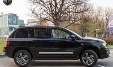 Хром накладки на двери Jeep Comapass 70th Anniversary фото