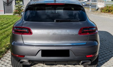нижняя накладка на крышку багажника Porsche Macan фото