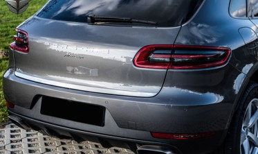 нижняя накладка на крышку багажника Porsche Macan фото