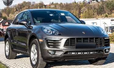 хром накладки вокруг передних противотуманок Porsche Macan фото