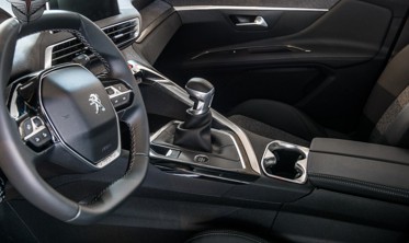 рамка центральной консоли Peugeot 3008 фото