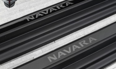 защитные накладки на порожки NISSAN NAVARA 2015-... фото