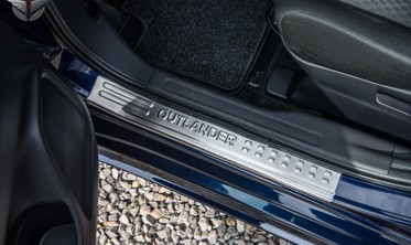 Защитные накладки на порожки Mitsubishi Outlander III фото