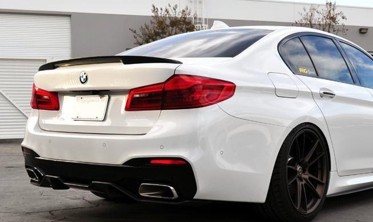 Спойлер багажника BMW G30 стиль Performance, черный фото