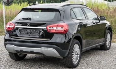 Листва (накладка) на крышку багажника Mercedes GLA X156 2013-2019 фото
