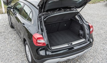 защитная накладка порога багажника Mercedes GLA фото