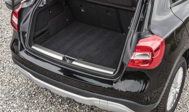 защитная накладка порога багажника Mercedes GLA фото