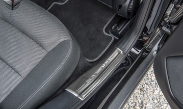 защитные накладки на пороги Mercedes GLA (внутренние) фото