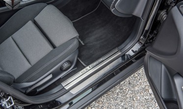 защитные накладки на пороги Mercedes GLA (внутренние) фото