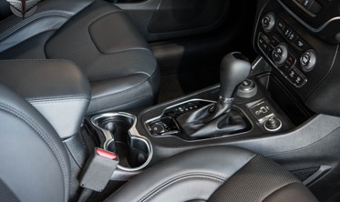 декоративная рамка подлокотника заднего JEEP CHEROKEE 2013-... фото
