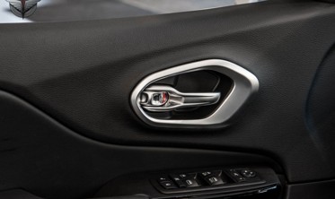 хром рамки на ручки дверей Jeep Cherokee (внутренние) фото