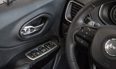 накладки на кнопки стеклоподъемников Jeep Cherokee фото