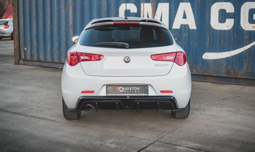 Боковые накладки заднего бампера Alfa Romeo Giulietta FL  фото