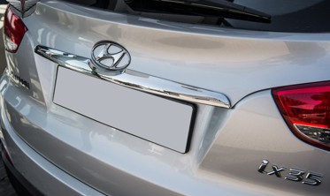 хром накладка на крышку багажника Hyundai ix35 фото
