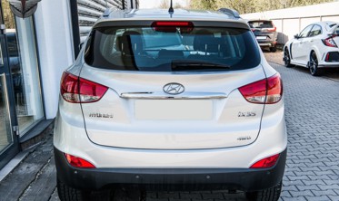 хром накладка на крышку багажника Hyundai ix35 фото