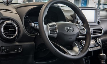накладка на руль HYUNDAI KONA 2017+ фото