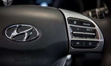 накладка на руль HYUNDAI KONA 2017+ фото