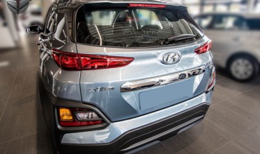 накладка на крышку багажника Hyundai KONA 2017+ фото