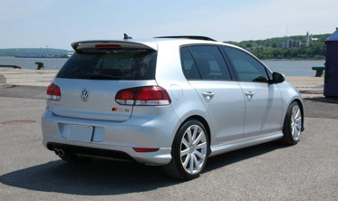 Тюнинговая накладка заднего бампера VW Golf VI с вырезом фото