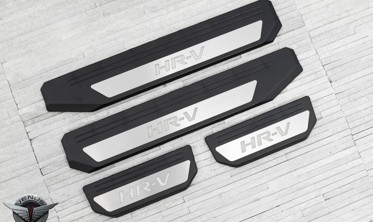захисні накладки на порожки з LED підсвічуванням Honda HR-V фото