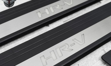 захисні накладки на порожки з LED підсвічуванням Honda HR-V фото
