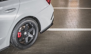 Боковые накладки заднего бампера Skoda Octavia MK4 RS версия фото