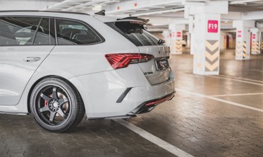 Боковые накладки заднего бампера Skoda Octavia MK4 RS версия фото