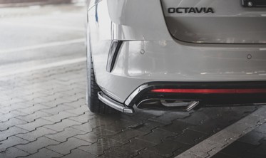 Боковые накладки заднего бампера Skoda Octavia MK4 RS версия фото