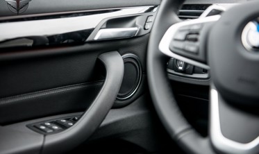 накладки на колонки в дверях BMW X1 F48 (4 шт.) фото