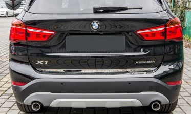 хром накладка на крышку багажника BMW X1 фото