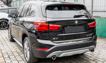 хром накладка на крышку багажника BMW X1 фото