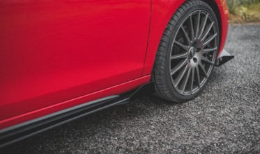 Боковые листвы порогов с накладками Racing Volkswagen Golf GTI MK6 фото