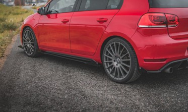 Боковые листвы порогов с накладками Racing Volkswagen Golf GTI MK6 фото