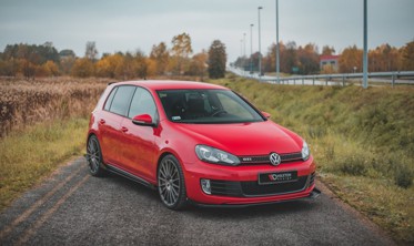 Диффузор переднего бампера с накладками Racing Volkswagen Golf GTI MK6 фото