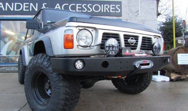 Силовий передній бампер отворами для ПТФ NISSAN PATROL Y60 фото