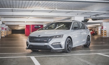 Тюнинг накладка под передний бампер Skoda Octavia MK4 версия RS вар.4 фото