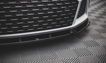 Тюнинговая накладка переднего бампера Audi R8 MK2 рестайл фото