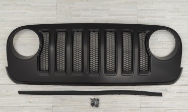 Тюнінгова решітка радіатора Jeep Wrangler JK в стилі WRANGLER JL фото