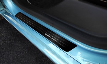 защитные накладки на порожки Renault Zoe, черные фото