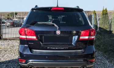 нижня накладка на кришку багажника Dodge Journey фото
