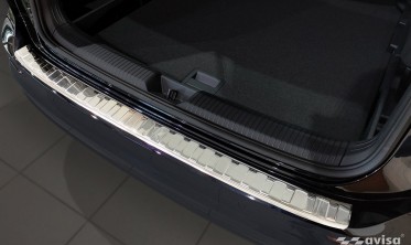 Захисна накладка (ліства) заднього бампера Volkswagen Golf VIII універсал фото