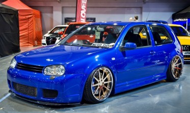 Тюнинговые пороги VW Golf IV в стиле R32 фото
