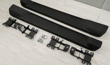 пороги-подножки боковые Jeep Wrangler JL 2-дверная версия OEM 82215145 фото