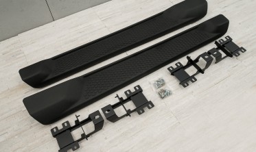 пороги-подножки боковые Jeep Wrangler JL 2-дверная версия OEM 82215145 фото