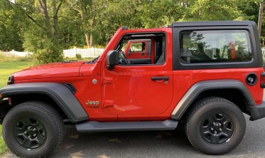 пороги-подножки боковые Jeep Wrangler JL 2-дверная версия OEM 82215145 фото