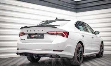 Накладка на задний бампер с вертикальными ребрами Skoda Octavia MK4 фото