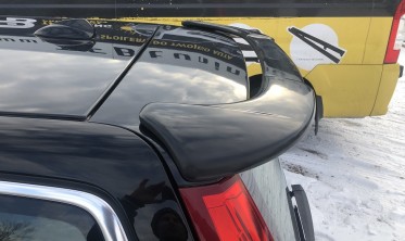 Спойлер задней двери Volvo V70 / XC70 стиль Sport фото