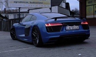 Тюнинговые накладки под боковые пороги Audi R8 МК2 фото