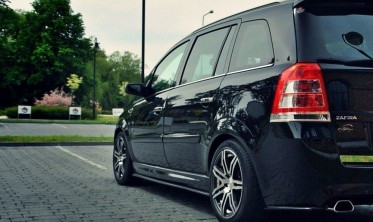 Диффузоры под боковые пороги Opel Zafira B версия OPC фото
